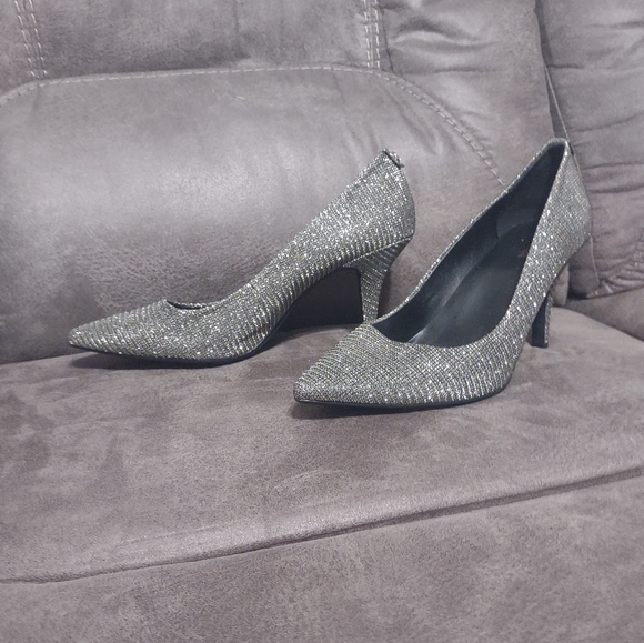 Michael Kors Alina Flex crystal-embellished pumps 9M - Picture 7 of 15